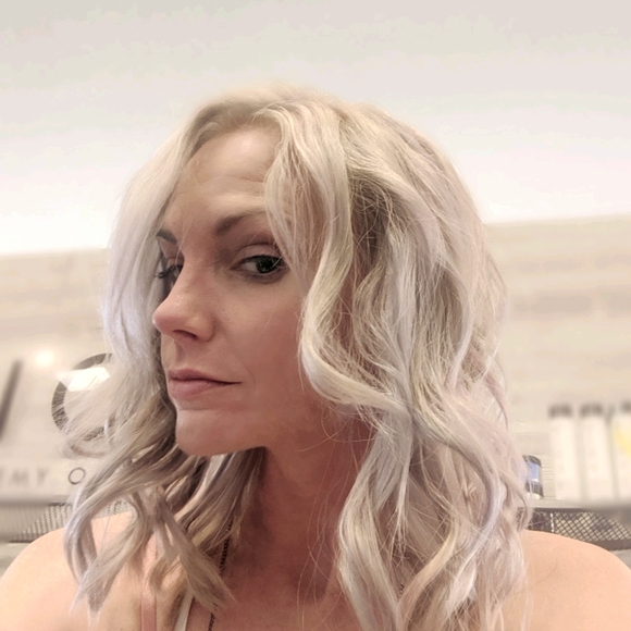 Meet your Posher, Angela - Picture 2 of 3